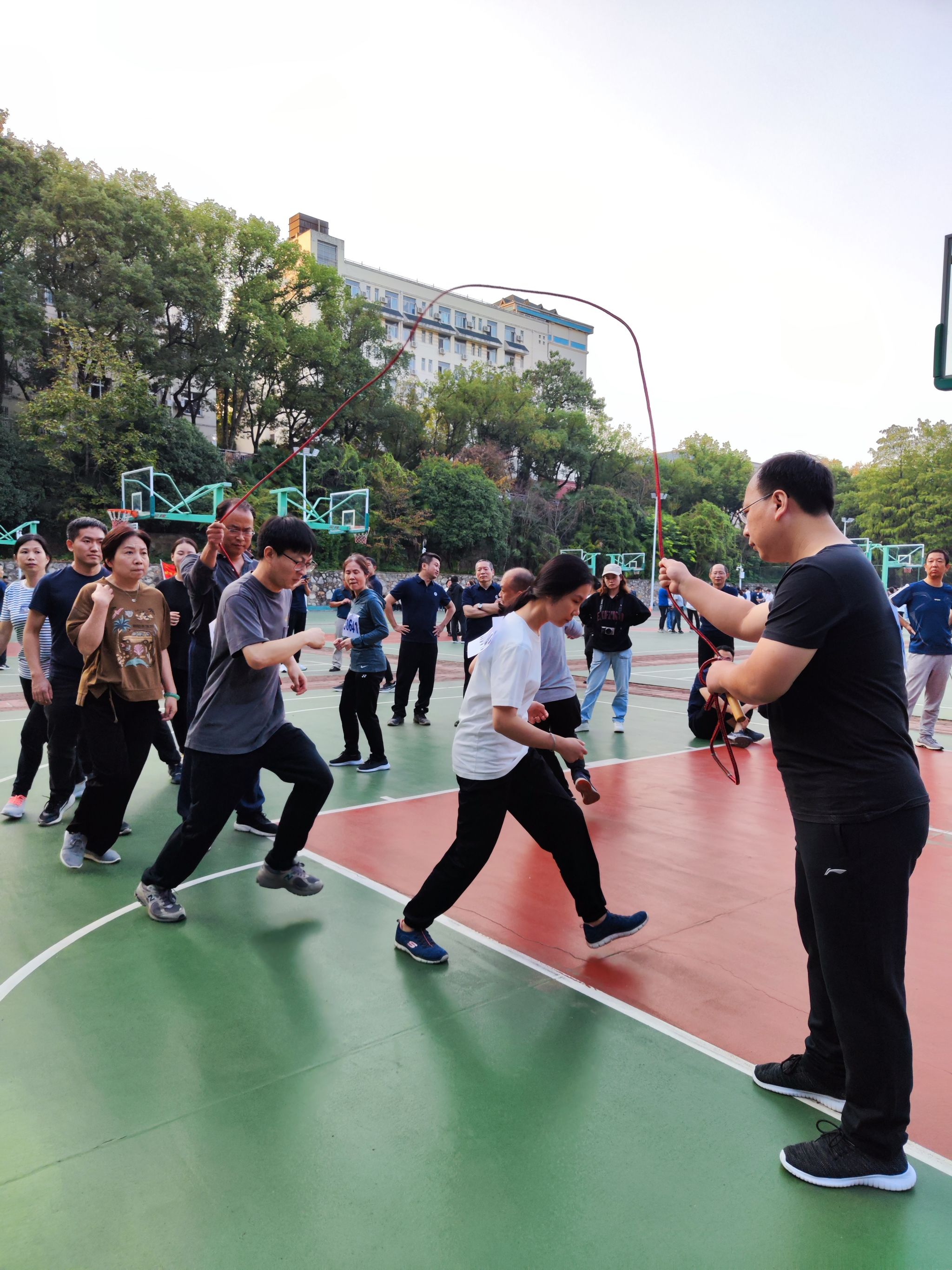 绝杀瞬间:让人屏住呼吸的最后一秒投篮的简单介绍 绝杀瞬间:让人屏住呼吸的最后一秒投篮的简单介绍